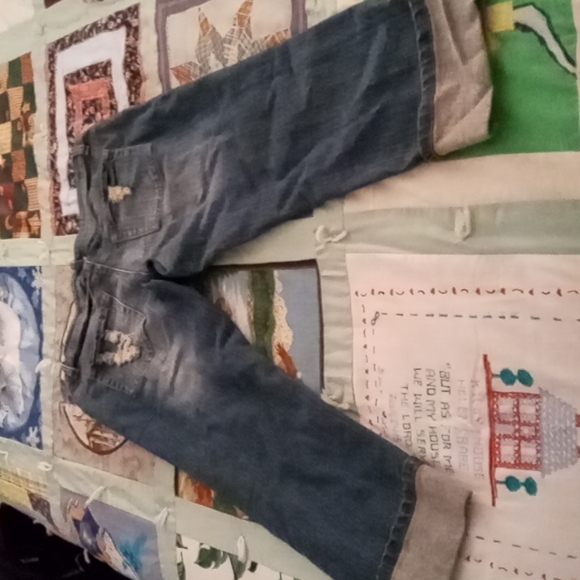 Cute Distressed Low Rider Capris with Rolled Cuff Legs - Picture 5 of 12